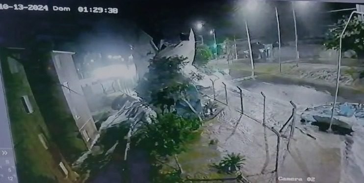 Caixa d'água explode em condomínio de Hortolândia